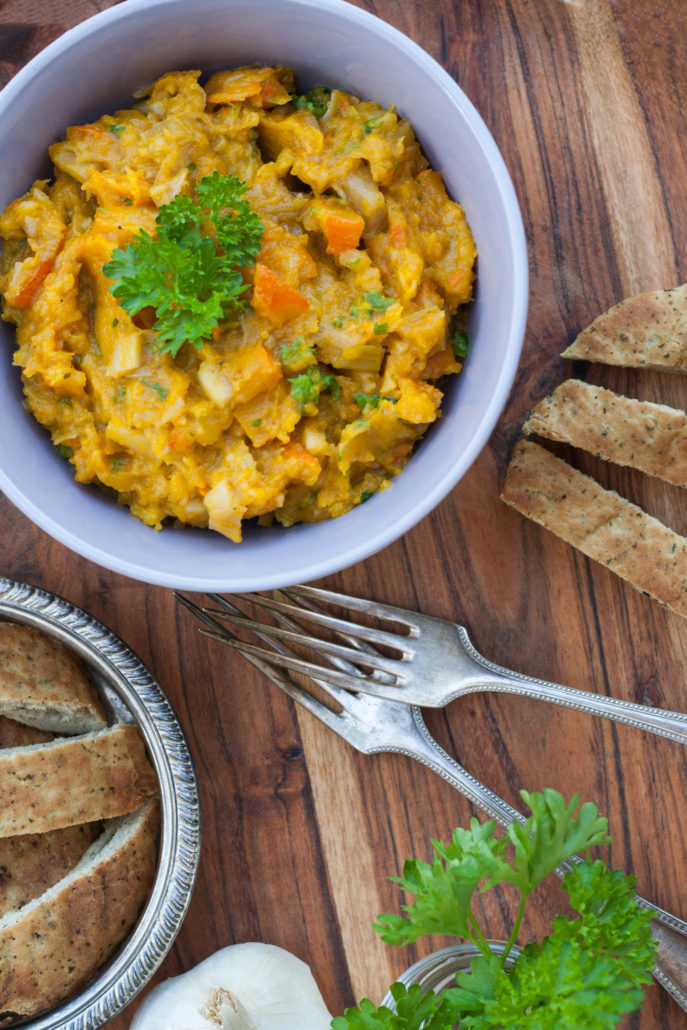 Indian pumpkin dip with Naan bread garlic and cilantro – Mestemacher